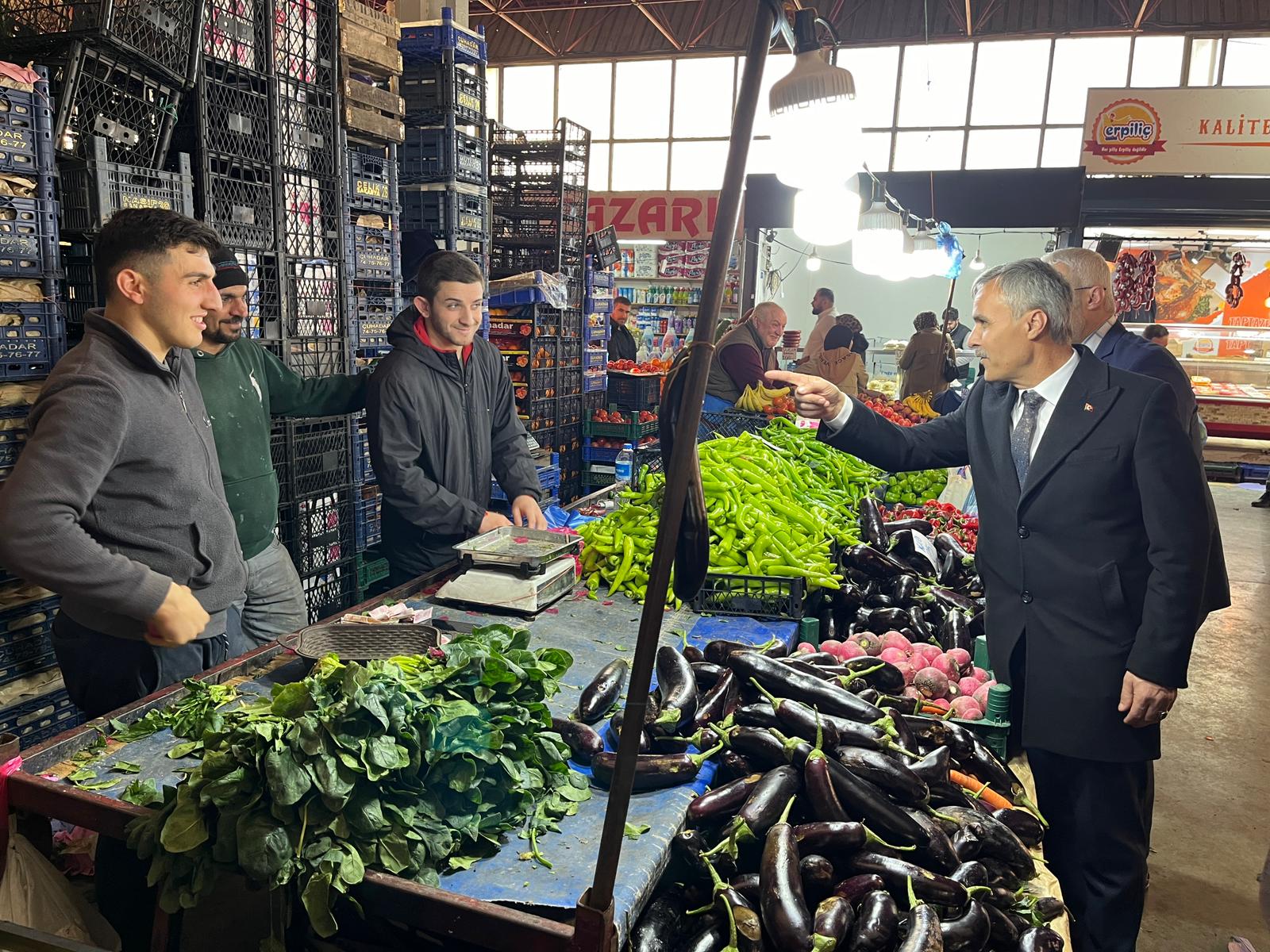 Ayvaz Salı Pazarında Esnaf ve Vatandaşları Ziyaret Etti